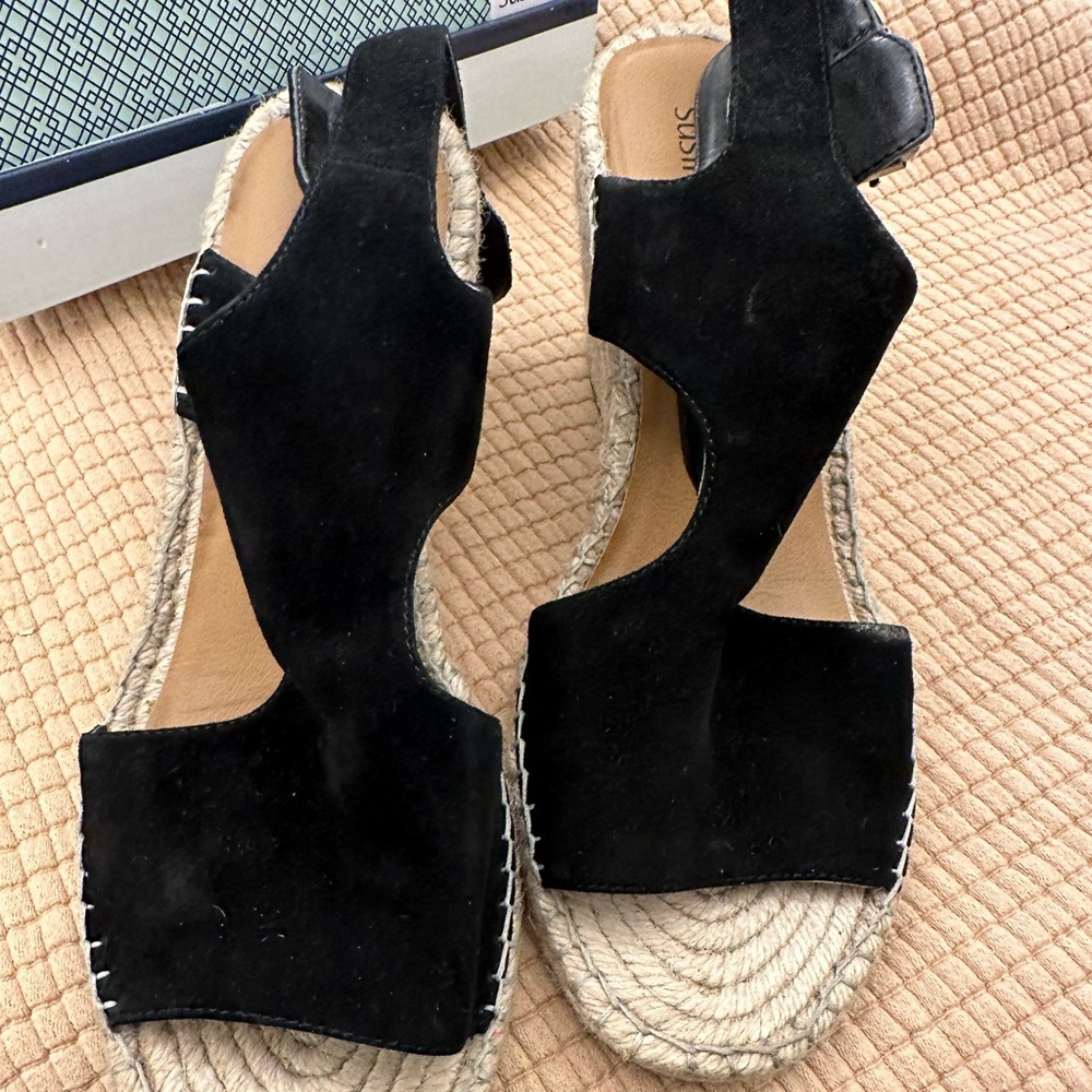 Casual sandals
